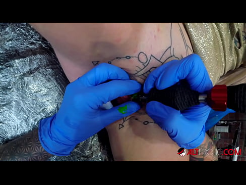 ❤️ Estremamente tatuato hottie Sully Savage ottenuto un tatuaggio sul suo clitoride ️❌ Super sessoal it.bookland.top ☑